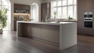 Addio isola in cucina: al Fuorisalone 2026 il nuovo protagonista è il tavolo-penisola integrato che guadagna fino a 2 metri di spazio