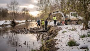 Grondaie intasate a fine inverno: perché marzo è il momento giusto per pulirle
